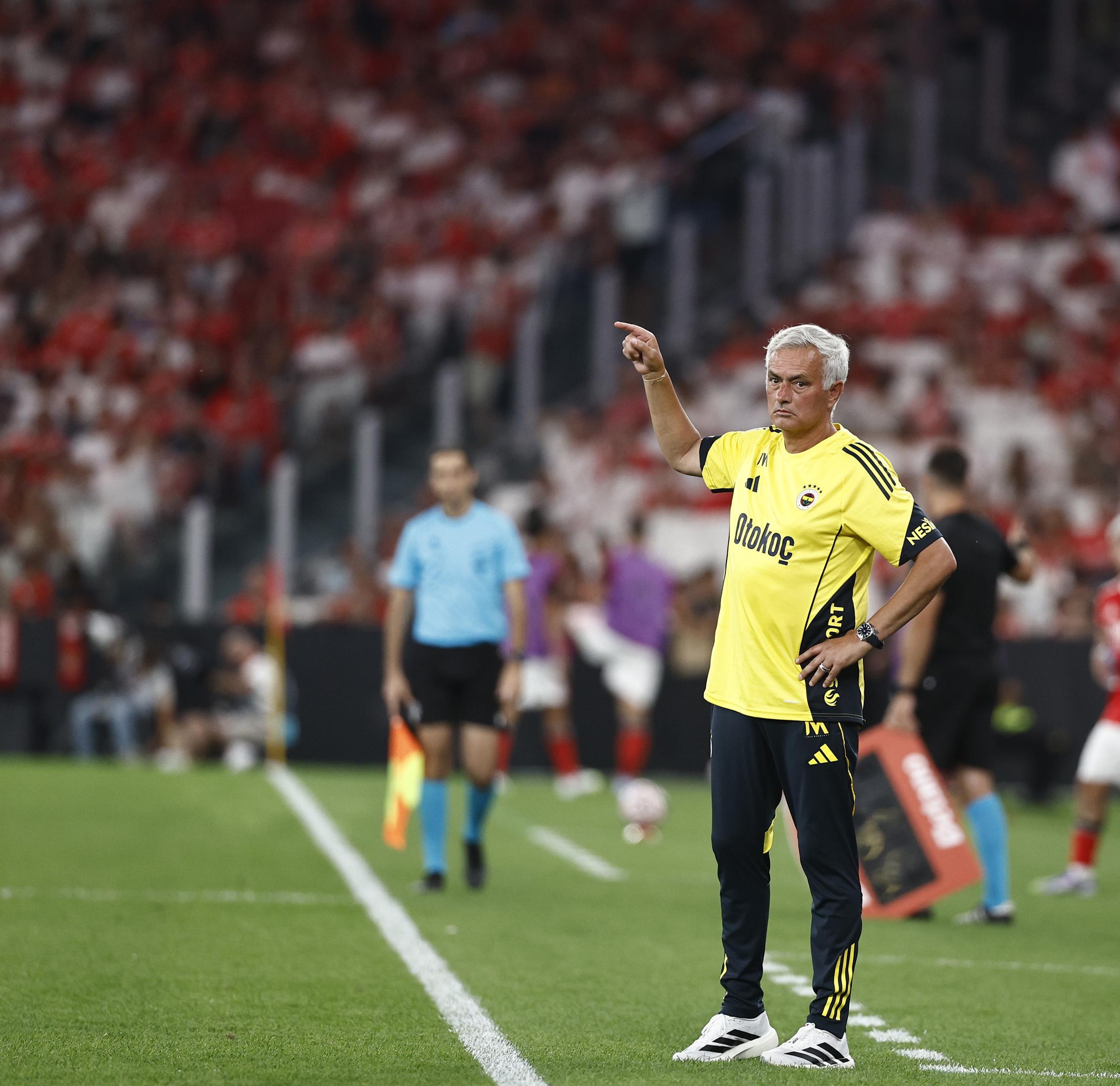 NineGameSports-葡萄牙体育迎欧冠关键赛，今晚扳平良机，质疑声仍在，轮换策略成焦点-NineGameSports